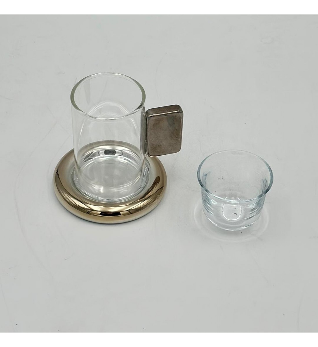 طقم كاسات وفناجين مع الصحن 36قطعه طقم كاسات وفناجين مع الصحن 36قطعه