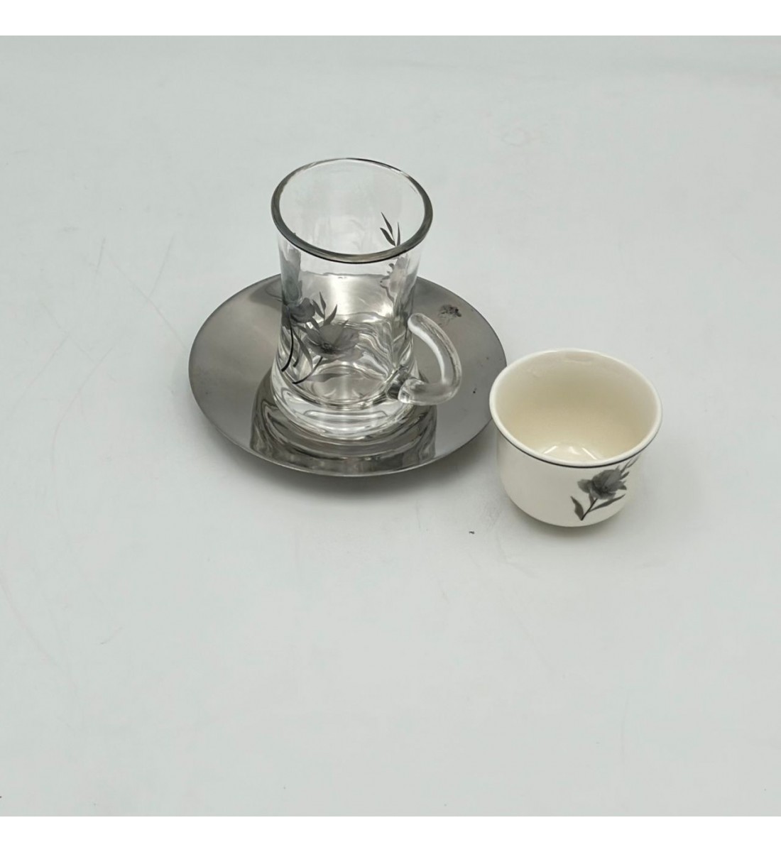 طقم كاسات وفناجين مع الصحن 18قطعه