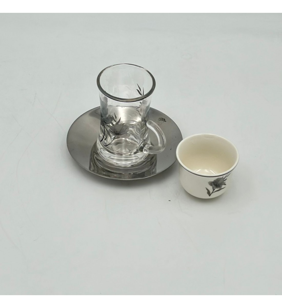 طقم كاسات وفناجين مع الصحن 18قطعه