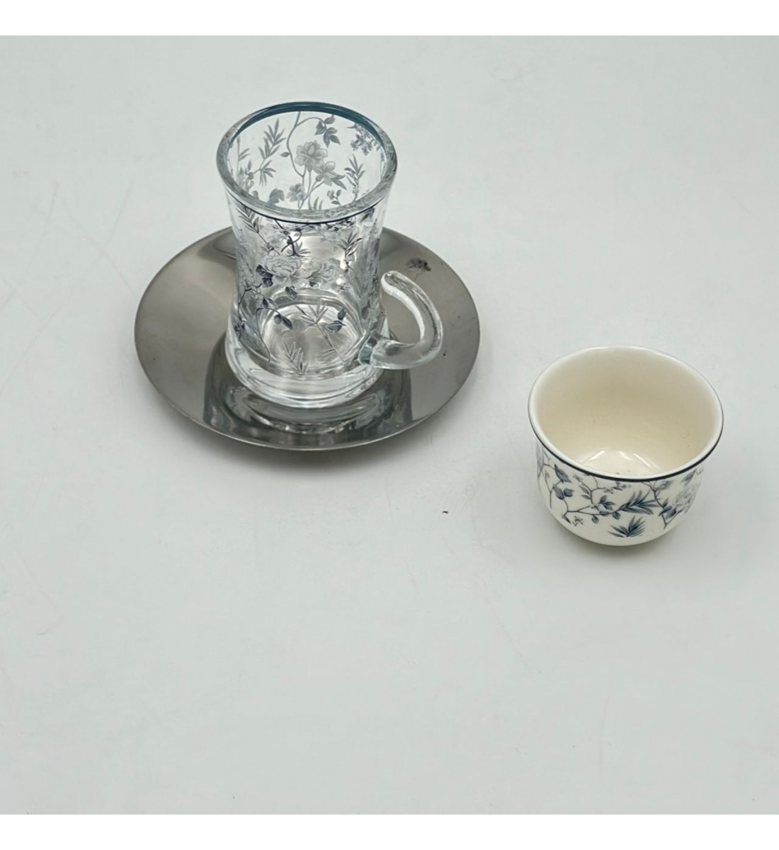 طقم كاسات وفناجين مع الصحن 18قطعه