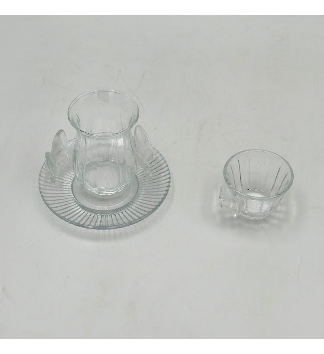 طقم كاسات وفناجين مع الصحن 18قطعه طقم كاسات وفناجين مع الصحن 18قطعه