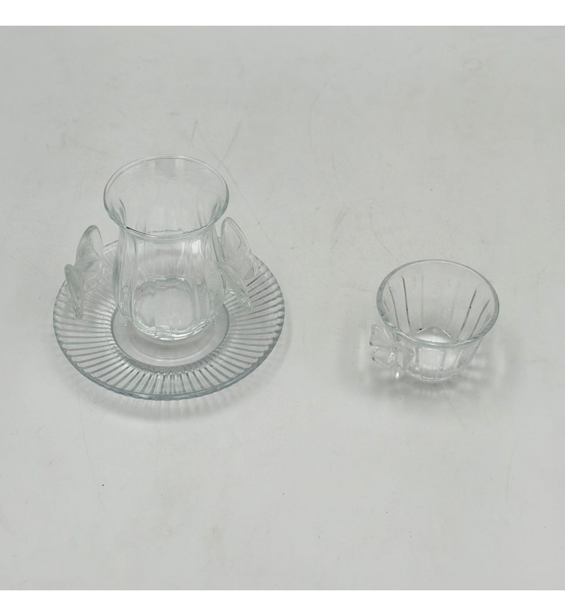 طقم كاسات وفناجين مع الصحن 18قطعه طقم كاسات وفناجين مع الصحن 18قطعه