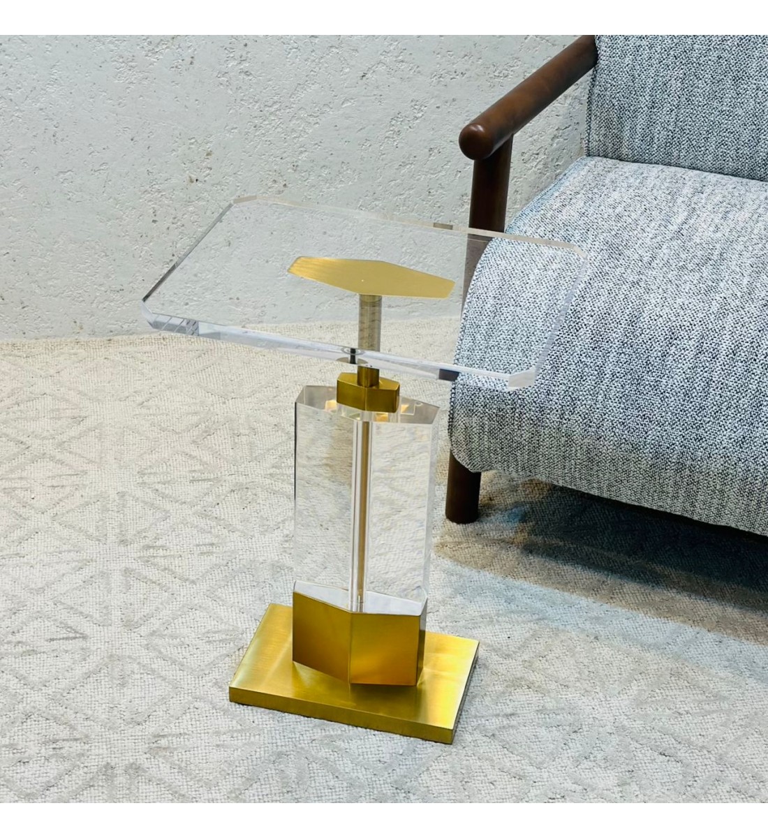 طاولة جانبية فاخرة بتصميم عصري أنيق30×42×57سم طاولة جانبية فاخرة بتصميم عصري أنيق30×42×57سم