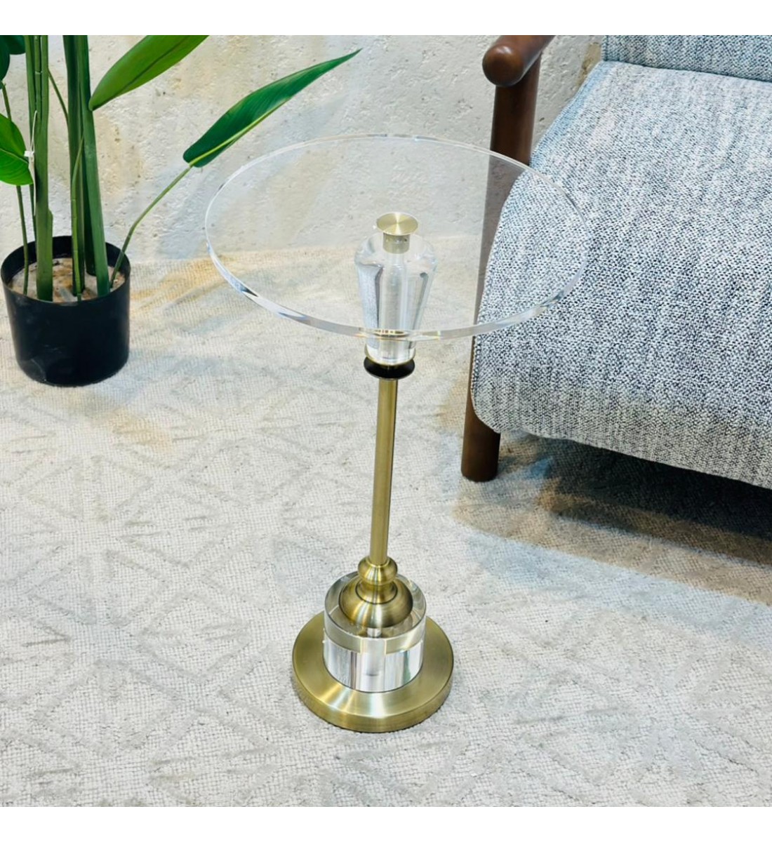  طاولة جانبية فاخرة بتصميم عصري أنيق 35×35×60سم 