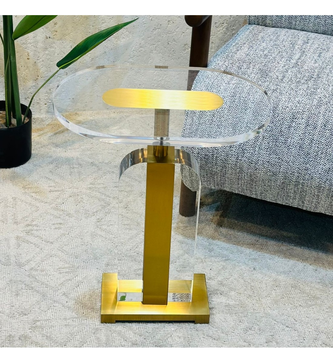  طاولة جانبية فاخرة بتصميم عصري أنيق 45×30×56سم 