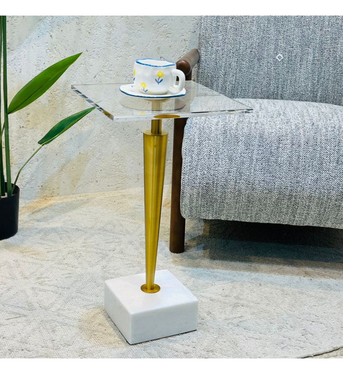  طاولة جانبية فاخرة بتصميم عصري أنيق 32×32×58سم 