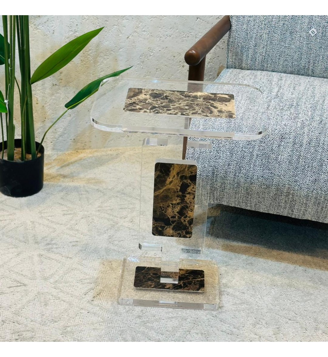  طاولة جانبية فاخرة بتصميم عصري أنيق 30×42×58سم 