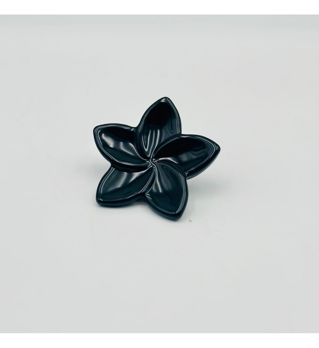 وردة زجاج لون اسود 