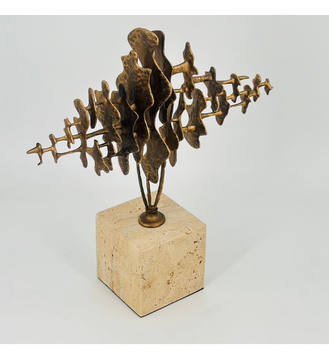 قطعة ديكور فنية بتصميم تجريدي جريء34×36×10سم