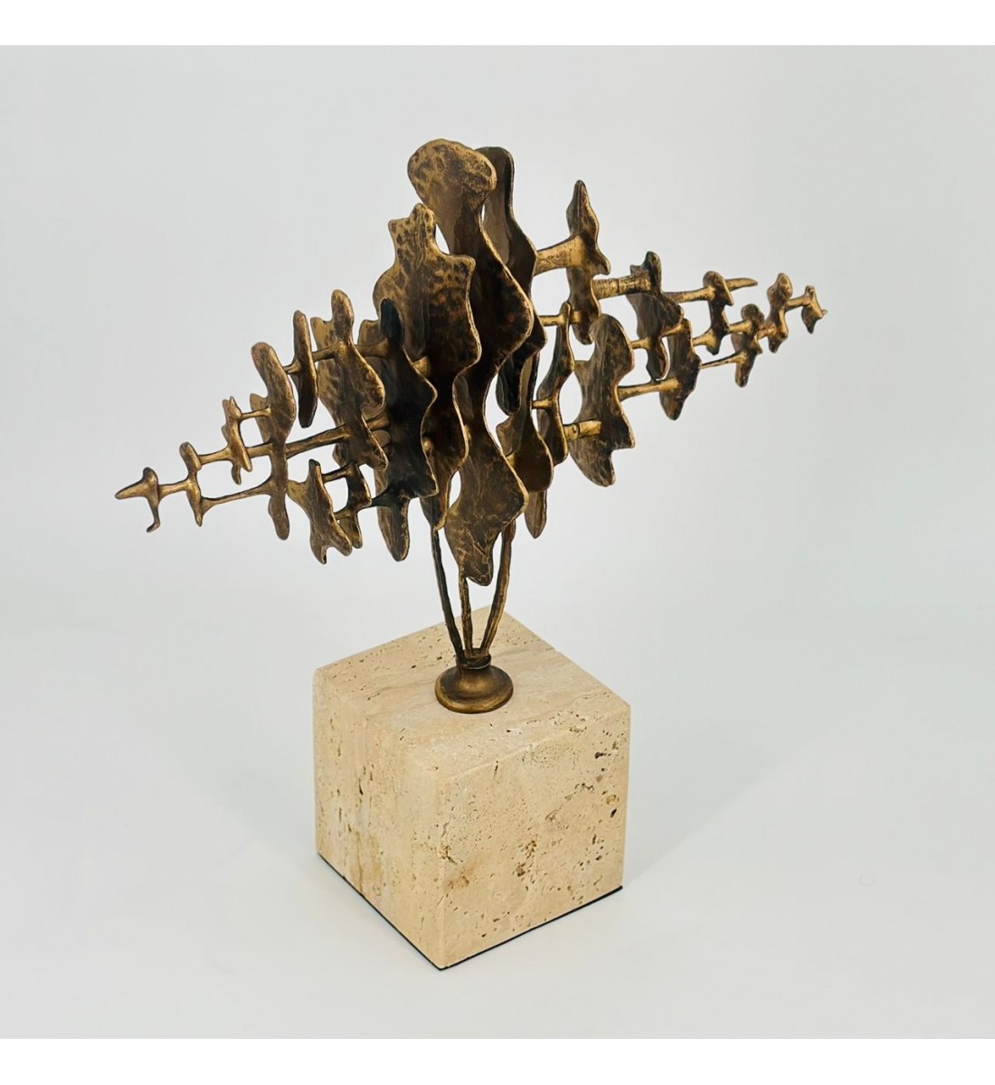 قطعة ديكور فنية بتصميم تجريدي جريء34×36×10سم