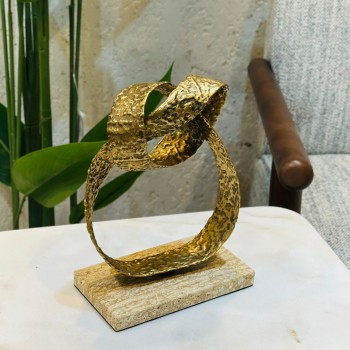 قطعة ديكور حلقة معدنية على قاعدة رخامية 26×10×18سم 