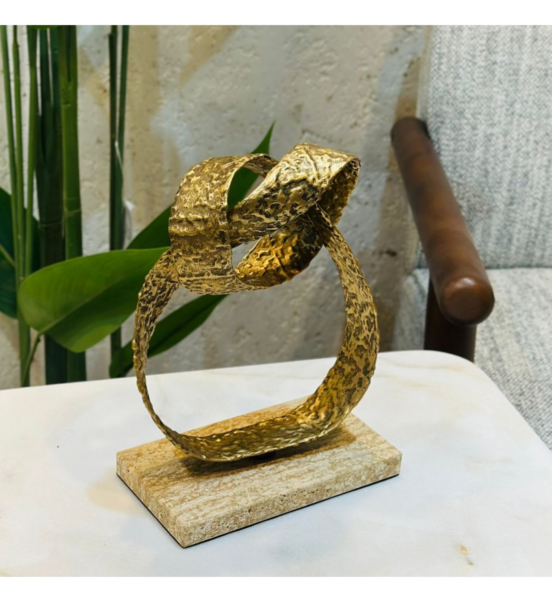 قطعة ديكور حلقة معدنية على قاعدة رخامية 26×10×18سم 