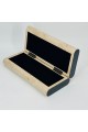 صندوق أنيق بتصميم فاخر يجمع بين العصرية واللمسة الكلاسيكية. يتميز بغطاء علوي 30×13×17سم صندوق أنيق بتصميم فاخر يجمع بين العصرية واللمسة الكلاسيكية. يتميز بغطاء علوي 30×13×17سم