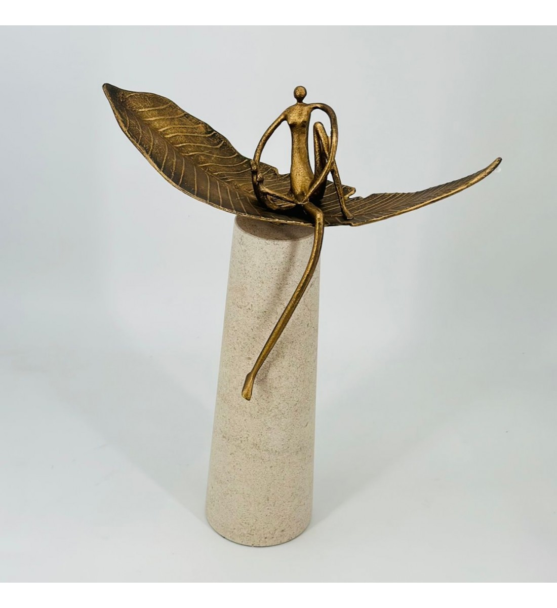 تحفة ديكور فنية بتصميم أنيق يعكس الطابع العصري الراقي،44×32×12سم 