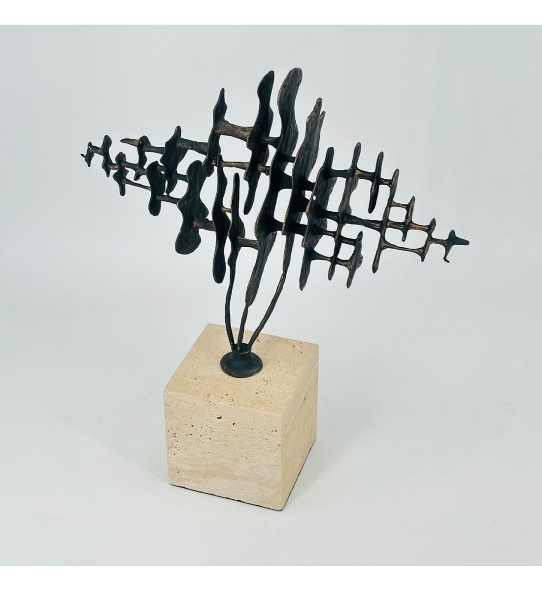 قطعة ديكور فنية بتصميم تجريدي جريء34×36×10سم