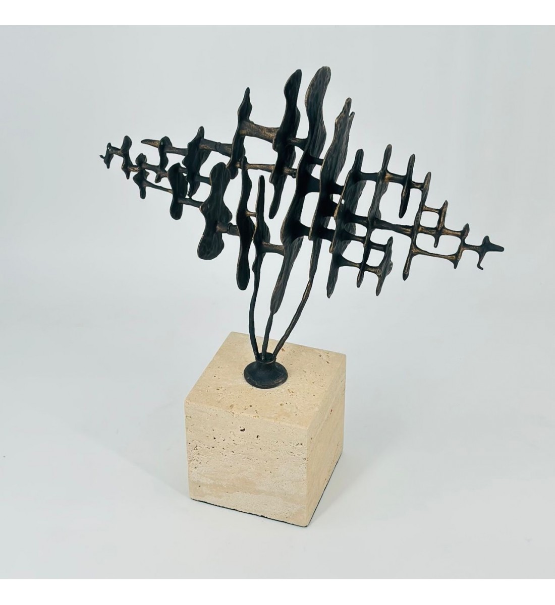 قطعة ديكور فنية بتصميم تجريدي جريء34×36×10سم