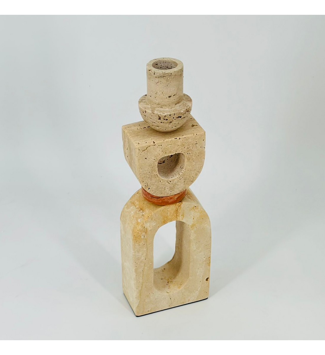 قطعة ديكور فنية بتصميم هندسي عصري مصنوعة من الحجر الطبيعي بلون بيج هادئ 33×10×5سم 