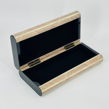 صندوق فاخر بتصميم أنيق يجمع بين الخشب الطبيعي واللون الأسود اللامع،30×33×6سم 