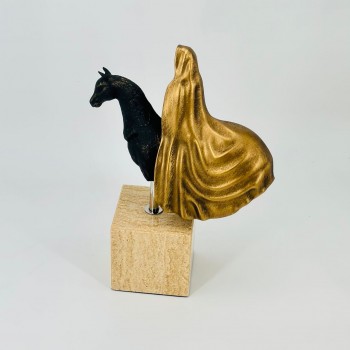 قطعة ديكور فنية أنيقة تجسد جمال التراث بروح عصرية، 34×22×8سم 