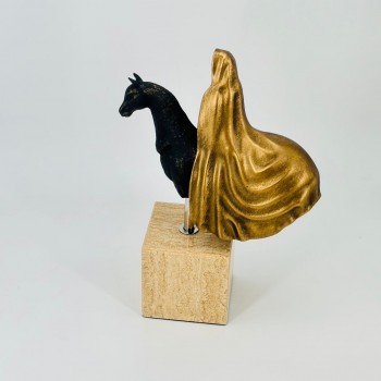 قطعة ديكور فنية أنيقة تجسد جمال التراث بروح عصرية، 34×22×8سم 