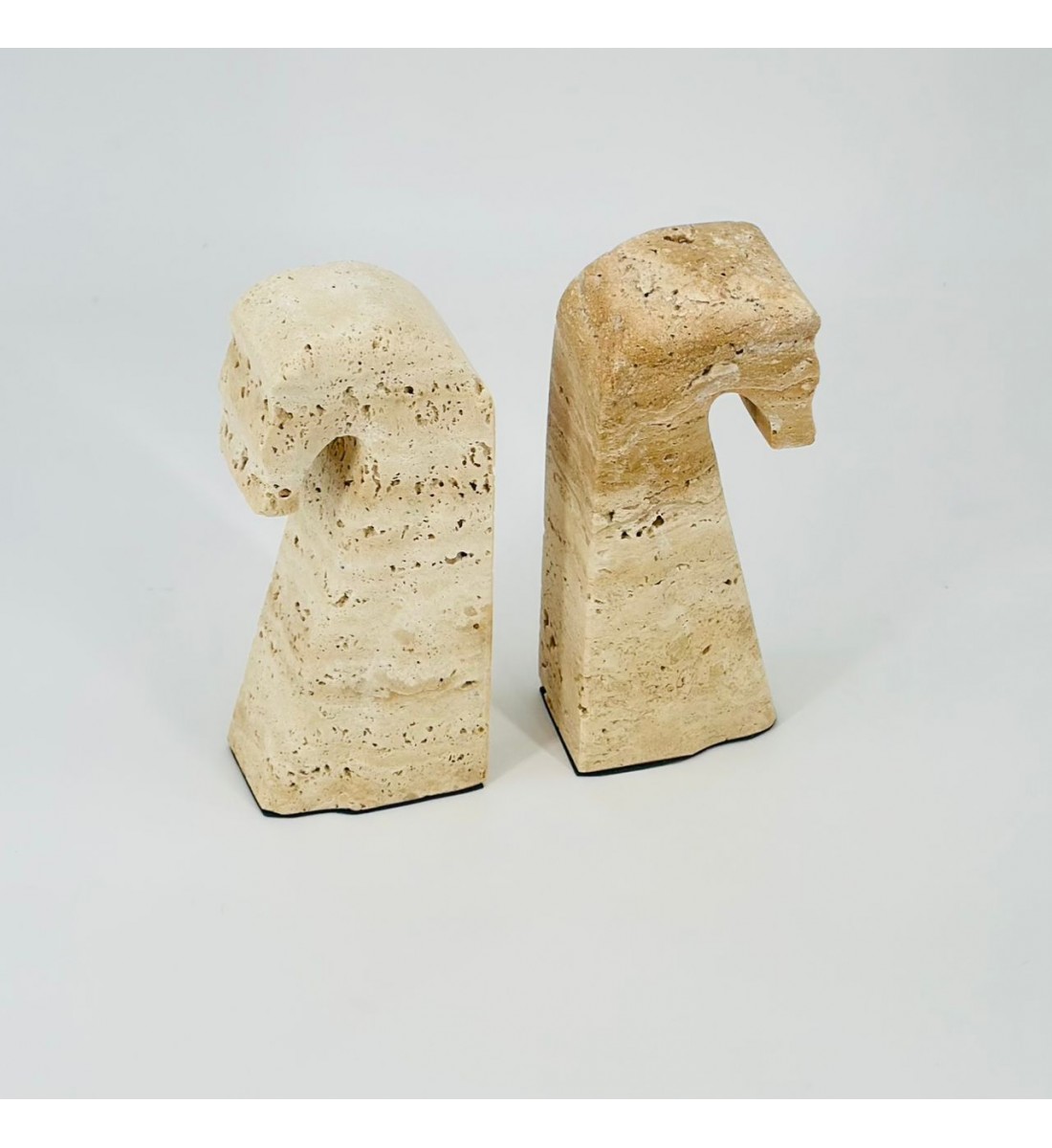 قطعتا ديكور بتصميم فني بسيط مستوحى من شكل الحصان، 15×17×4سم 