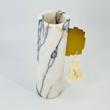 فازة ديكور أنيقة بتصميم عصري مصنوع من الرخام الأبيض بنقوش طبيعية جذابة تضفي 33×10×10سم 