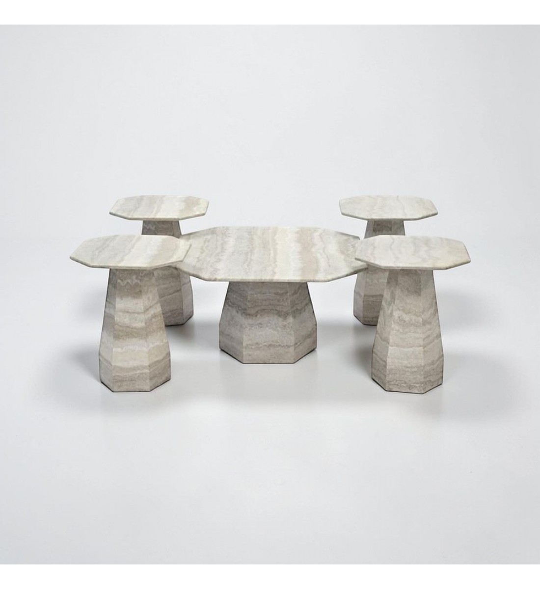  طقم الطاولات الرخامي بتصميمه الهندسي المثمن المبتكر 5قطع 