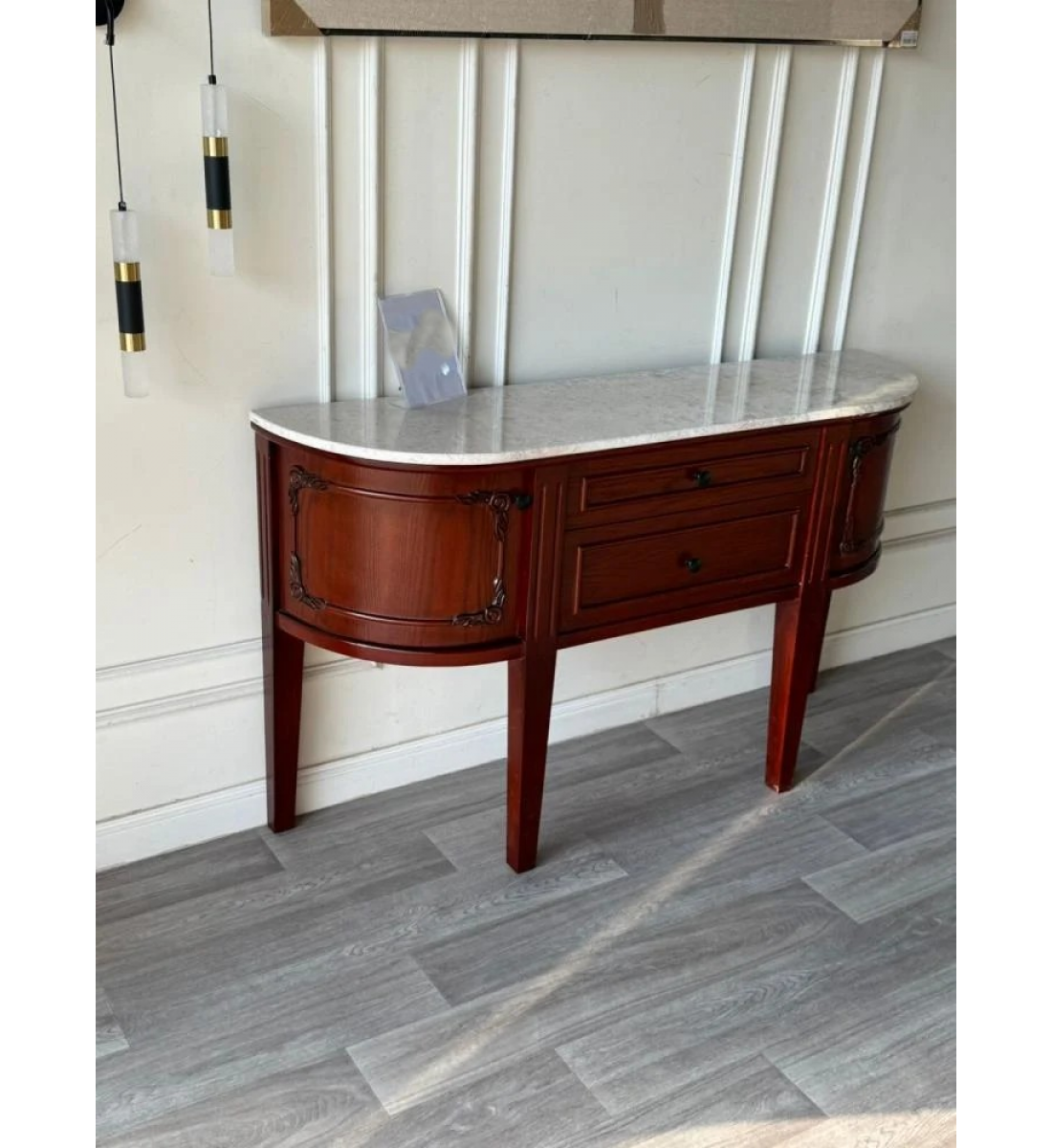 طاولة كونسول خشبية سطح رخامي ابيض – توازن مثالي بين العملية والأناقة الكلاسيكية (منتج تفصيل ) طاولة كونسول خشبية سطح رخامي ابيض – توازن مثالي بين العملية والأناقة الكلاسيكية (منتج تفصيل )