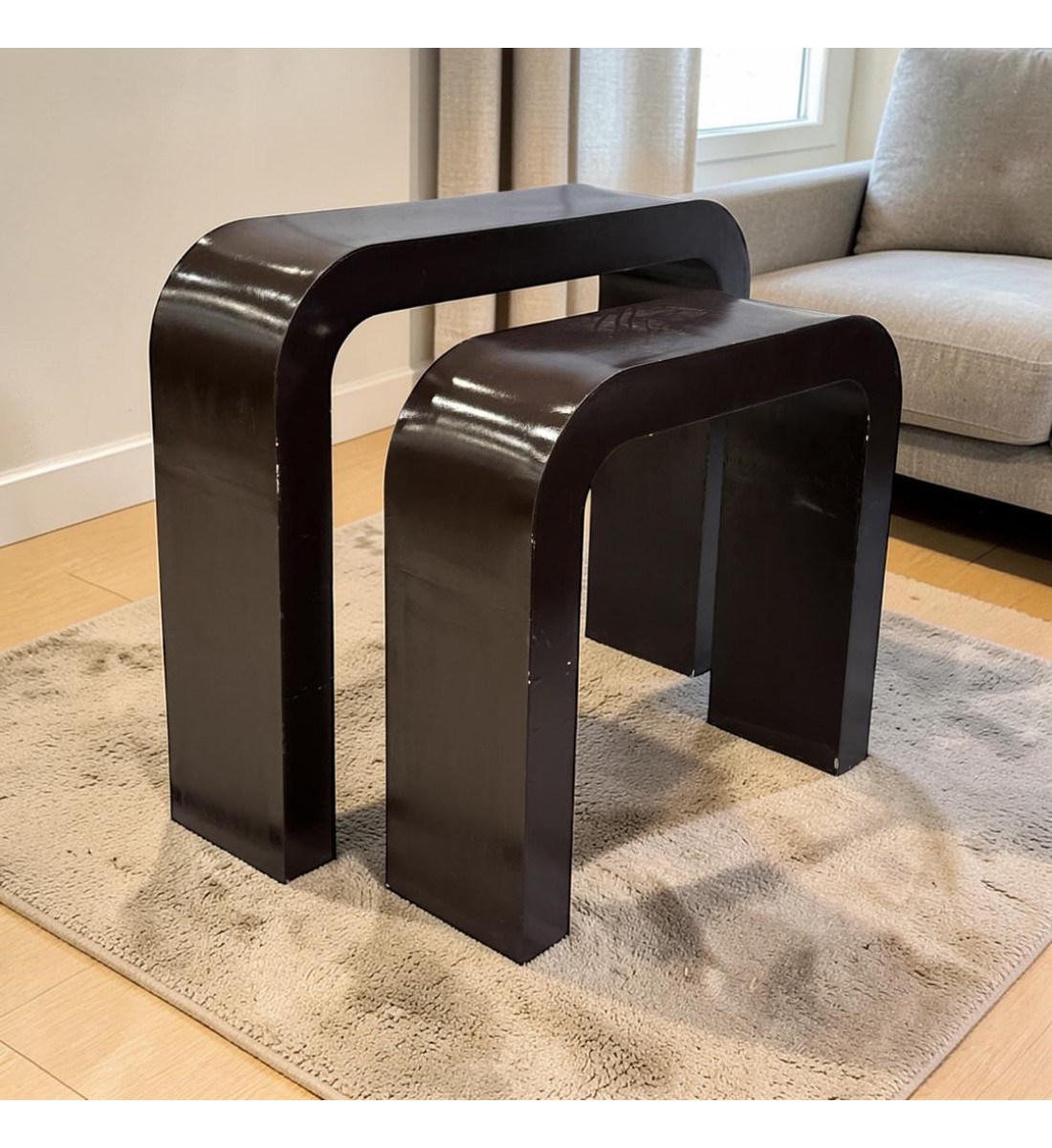 طاوله مدخل استقبال مقوس لون ابيض قطعتين