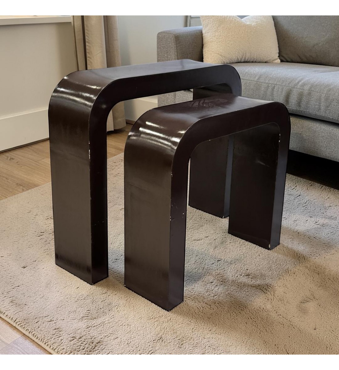 طاوله مدخل استقبال مقوس لون ابيض قطعتين