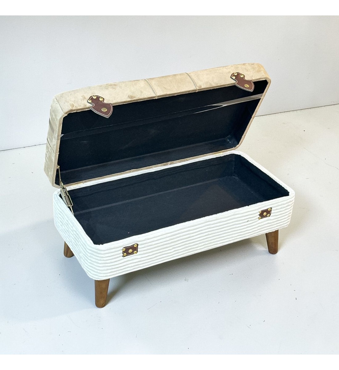 مقعد صندوق  سجاد بوكليه70×35×30سم 