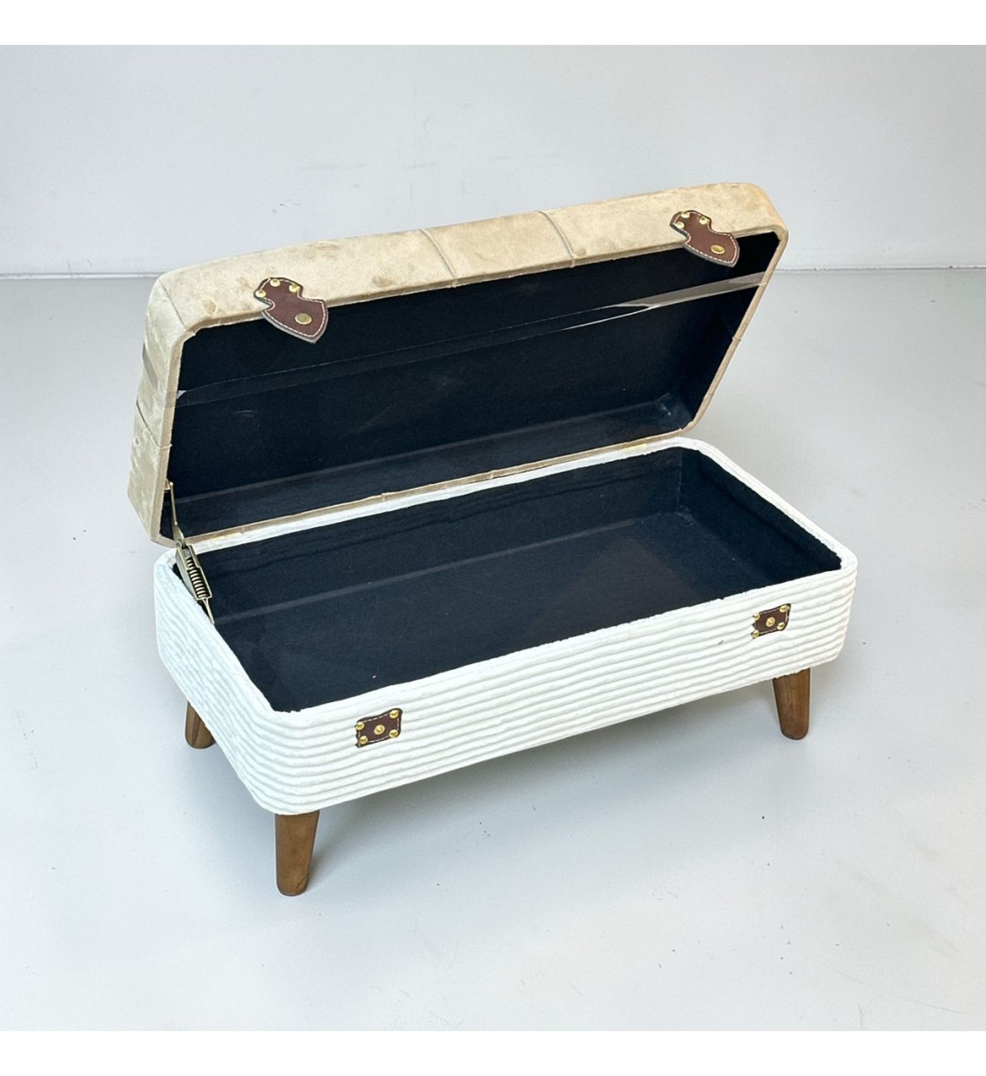 مقعد صندوق  سجاد بوكليه70×35×30سم 