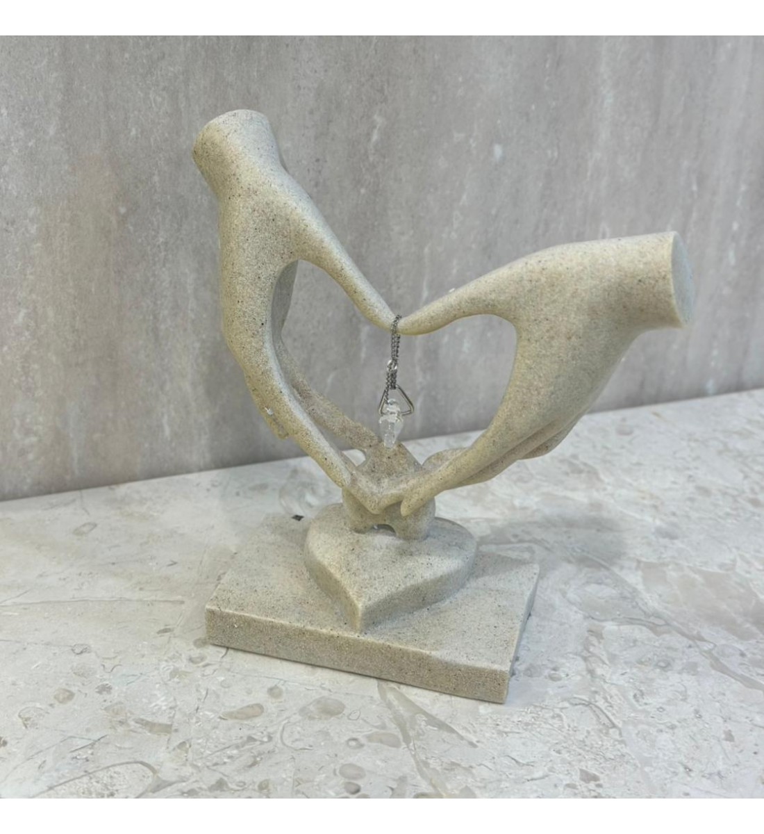 تحفة سيراميك بيج قلب20×18×7سم تحفة سيراميك بيج قلب20×18×7سم