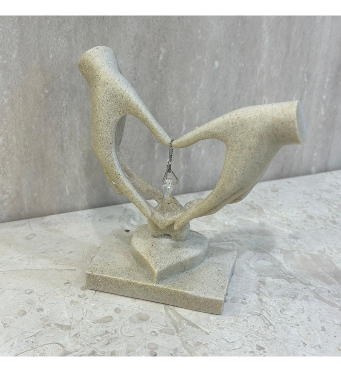 تحفة سيراميك بيج قلب20×18×7سم تحفة سيراميك بيج قلب20×18×7سم