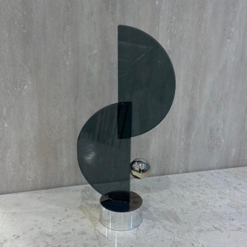 قطعة ديكور فنية بتصميم هندسي عصري يجمع بين الانسيابية والجرأة، 37×13×7سم 