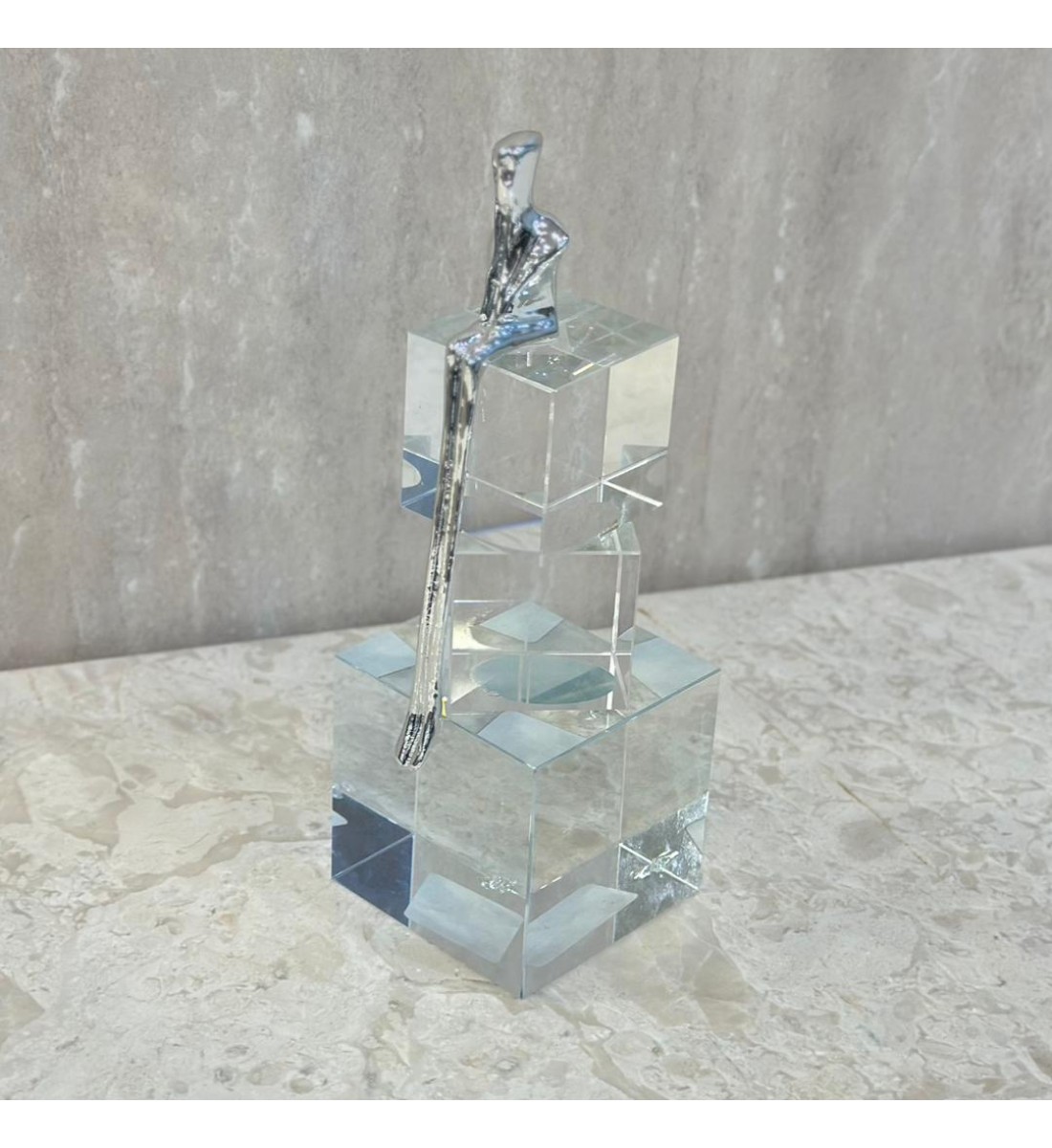 قطعة ديكور فنية بتصميم عصري يجمع بين البساطة والابتكار، 19×6×6سم 