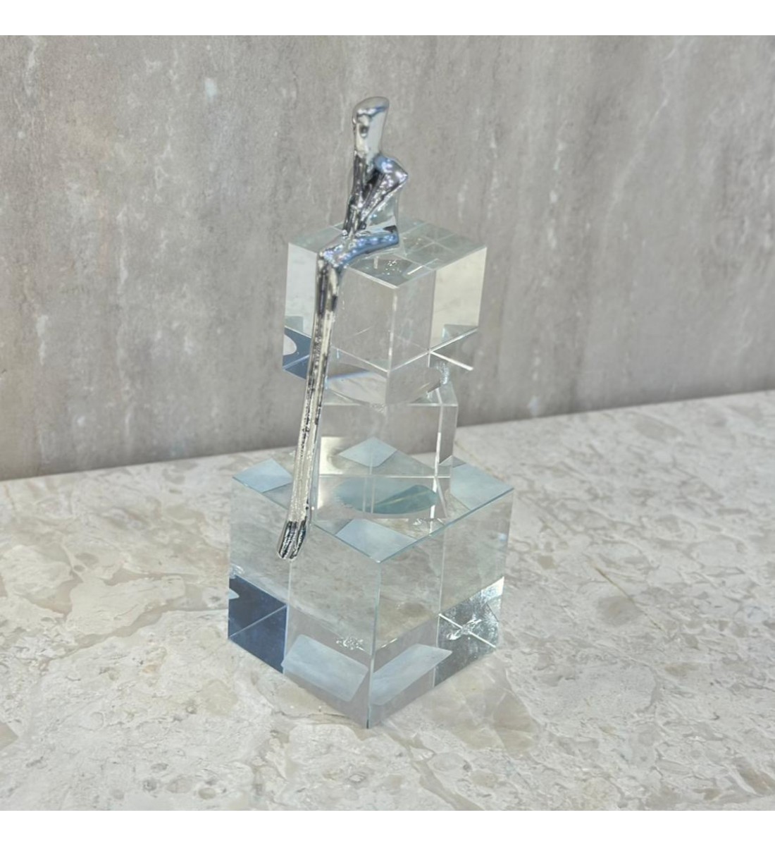 قطعة ديكور فنية بتصميم عصري يجمع بين البساطة والابتكار، 19×6×6سم 