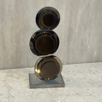 قطعة ديكور عصرية بتصميم أنيق وفريد، تتكوّن من ثلاث كرات متراصة بلمسة 28×8×12سم 