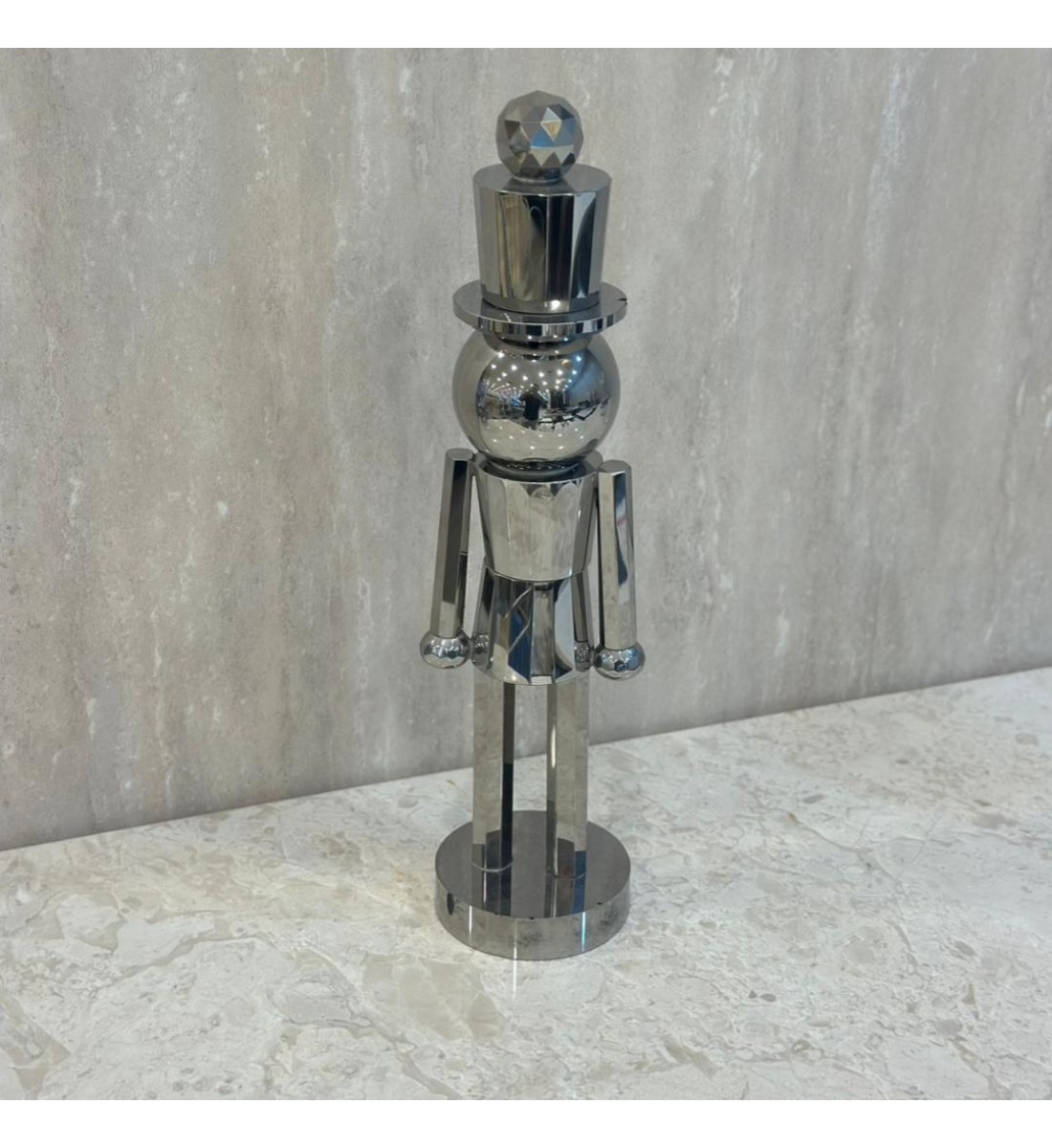 قطعة ديكور فنية بتصميم مستوحى من شخصية الجندي الكلاسيكي، 32×8×8سم 