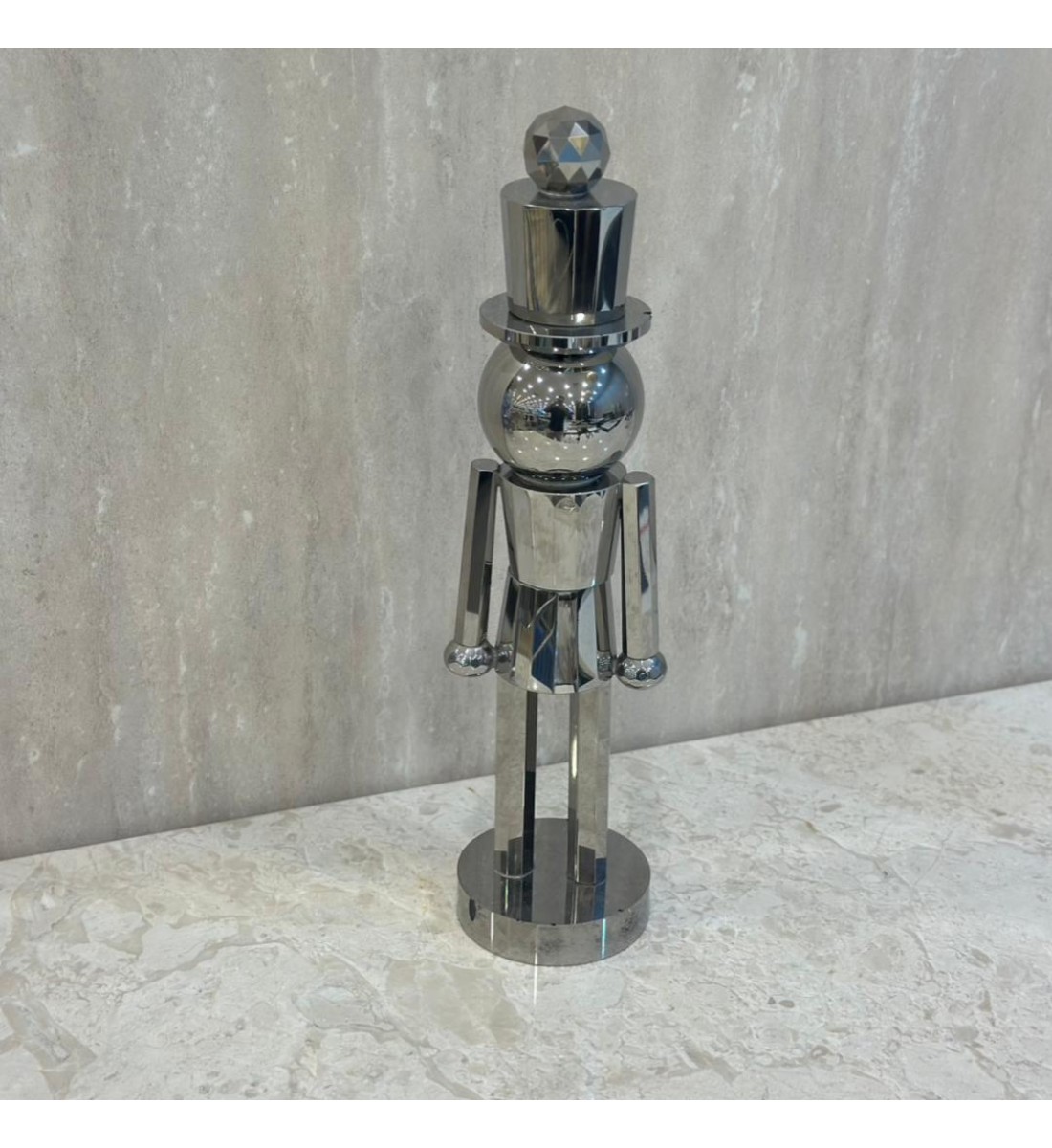 قطعة ديكور فنية بتصميم مستوحى من شخصية الجندي الكلاسيكي، 32×8×8سم 