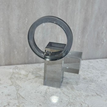 قطعة ديكور عصرية بتصميم هندسي أنيق يجمع بين البساطة والابتكار 21×14×7سم 