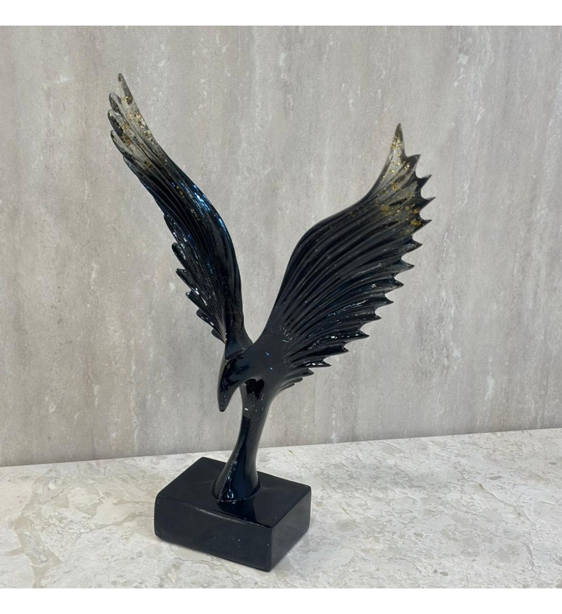 قطعة ديكور فنية بتصميم مميز يجسّد جناحين مفتوحين بانسيابية أنيقة، 32×7×9سم 