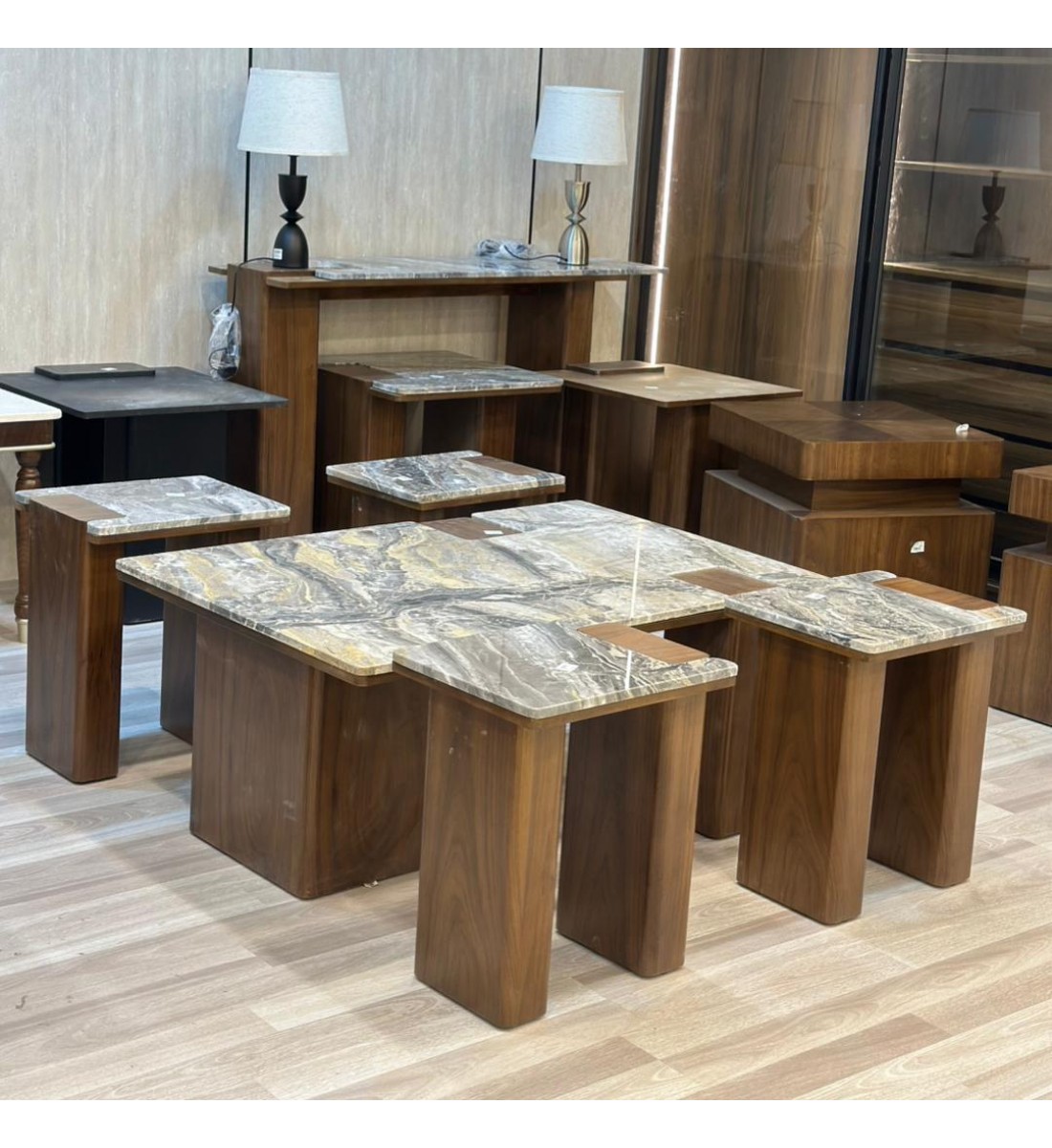 طقم طاولات ضيافة مع 4 خدمة قاعده خشب سطح رخام بريشا (منتج تفصيل )