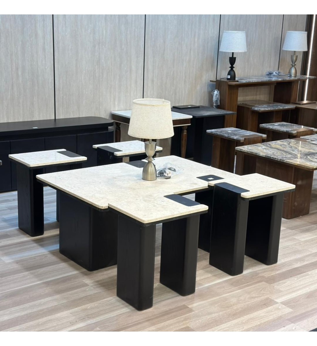 طقم طاولات ضيافة مع 4 خدمة قاعده خشب سطح رخام (منتج تفصيل )