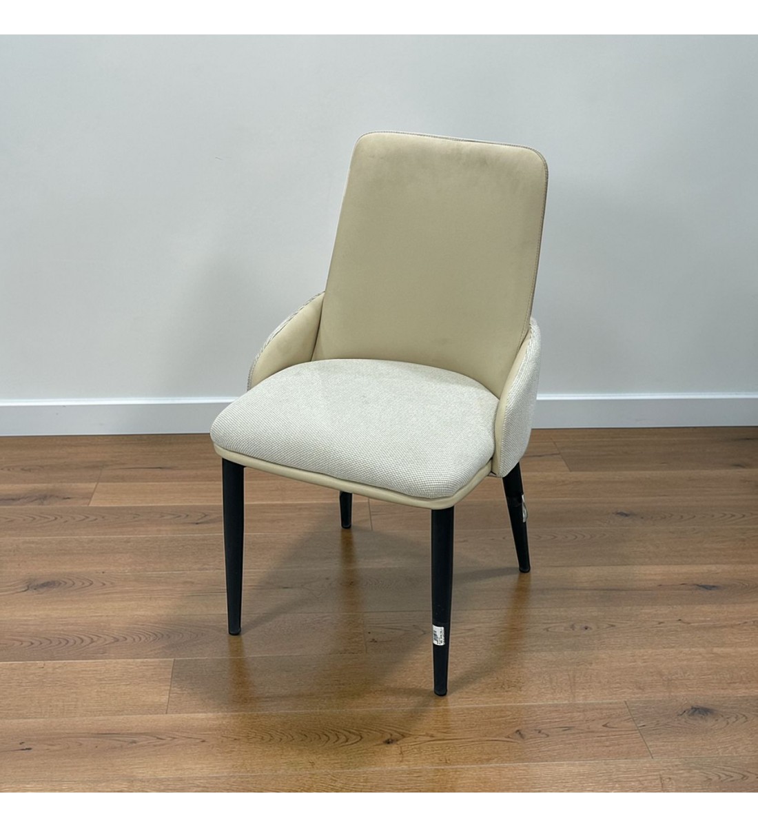 كرسي مفرد عصري وأنيق لتجربة جلوس لا مثيل لها 54.5×43×90سم كرسي مفرد عصري وأنيق لتجربة جلوس لا مثيل لها 54.5×43×90سم