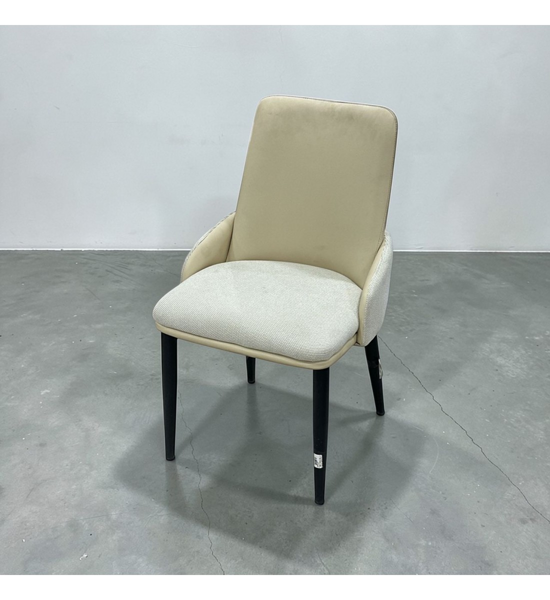 كرسي مفرد عصري وأنيق لتجربة جلوس لا مثيل لها 54.5×43×90سم كرسي مفرد عصري وأنيق لتجربة جلوس لا مثيل لها 54.5×43×90سم