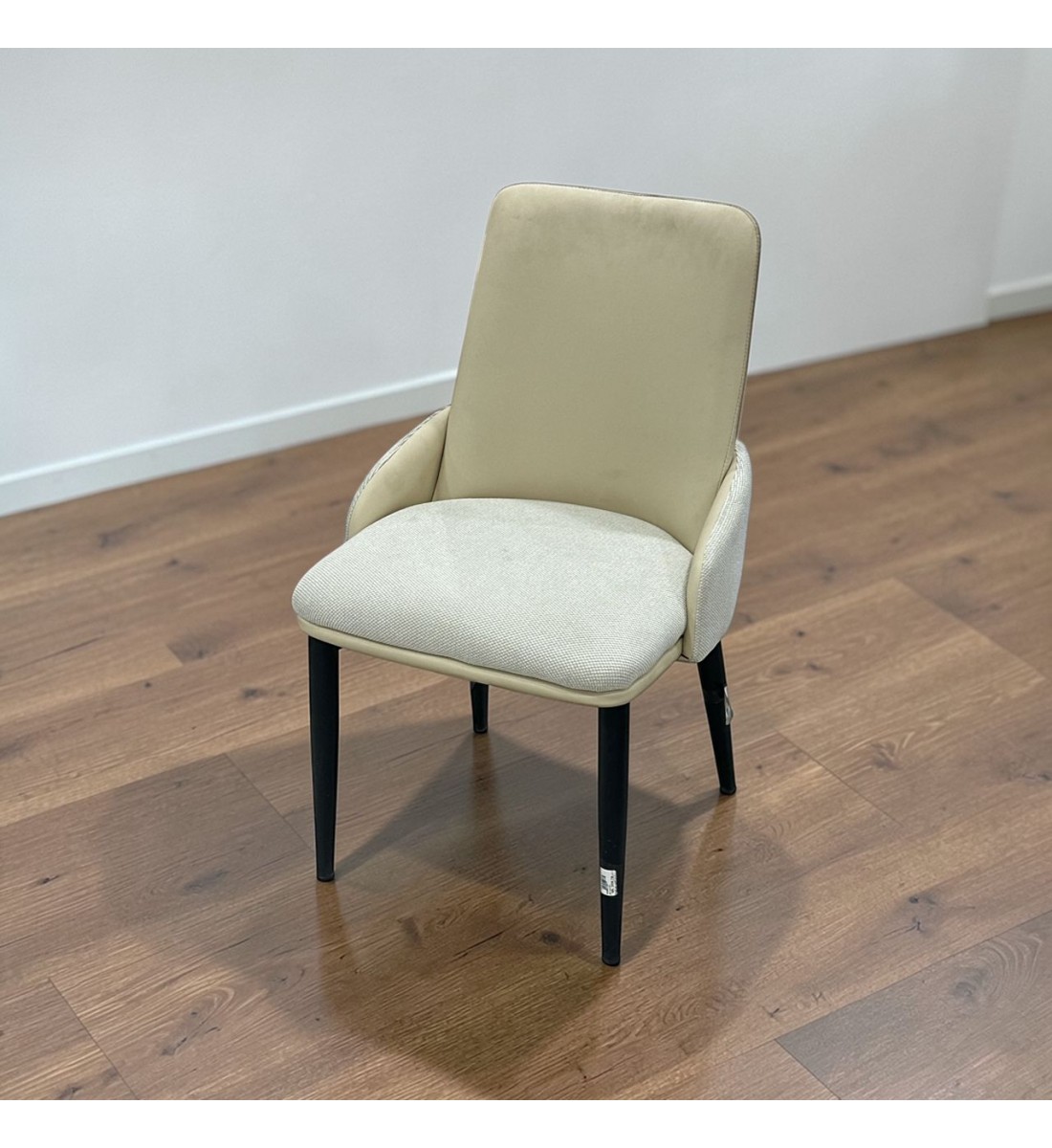 كرسي مفرد عصري وأنيق لتجربة جلوس لا مثيل لها 54.5×43×90سم كرسي مفرد عصري وأنيق لتجربة جلوس لا مثيل لها 54.5×43×90سم