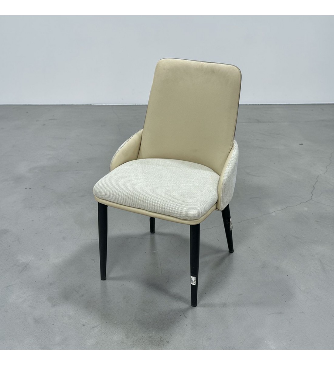 كرسي مفرد عصري وأنيق لتجربة جلوس لا مثيل لها 54.5×43×90سم كرسي مفرد عصري وأنيق لتجربة جلوس لا مثيل لها 54.5×43×90سم