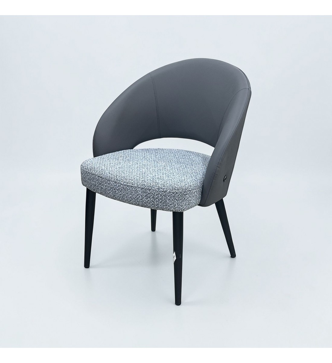 كرسي قماش رمادي علي جلد 82×58×53سم