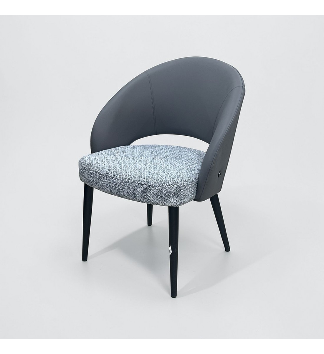 كرسي قماش رمادي علي جلد 82×58×53سم